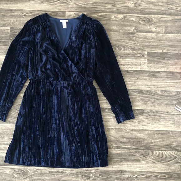 SOLD * H&M Crushed-Velvet Dress - Picture 3 of 9